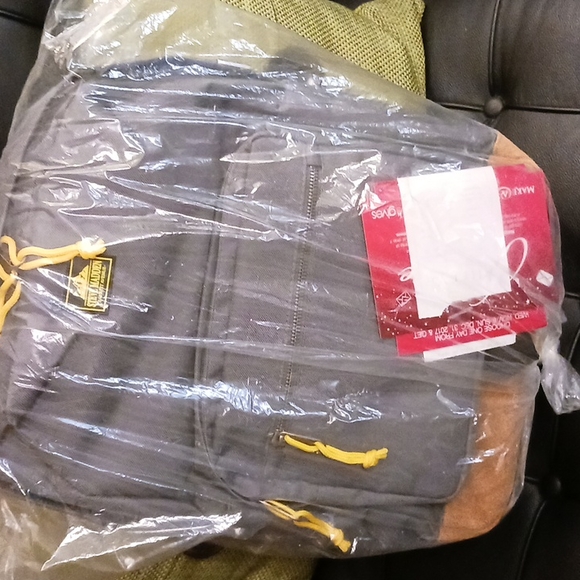 Back pack - Picture 2 of 4